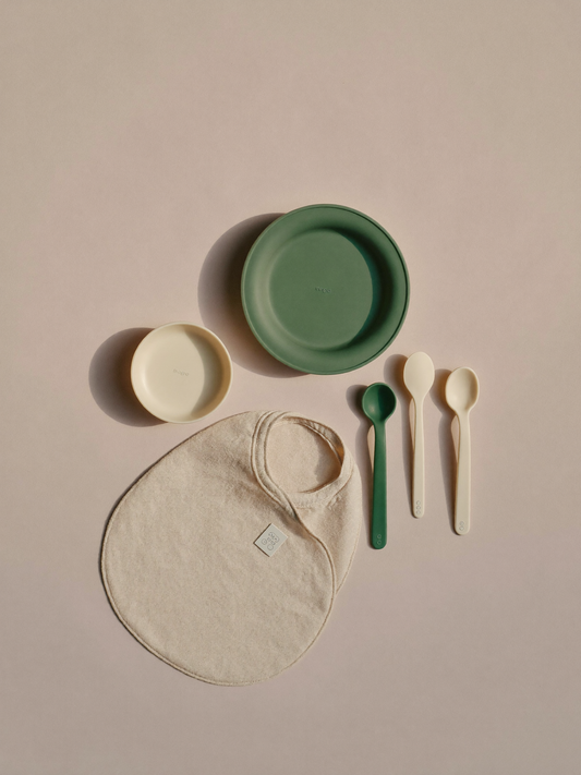 PLACEHOLDER (AI-generated) - Silicone weaning set arranged on cream